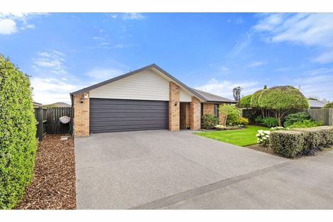 Photo of property in 30 Coolspring Way, Redwood, Christchurch, 8051