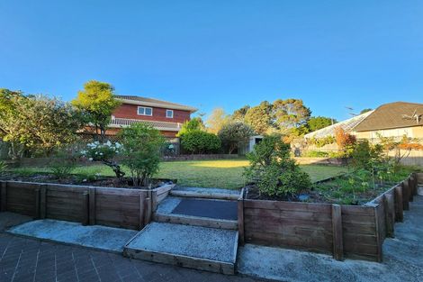 Photo of property in 49 Golfland Drive, Golflands, Auckland, 2013