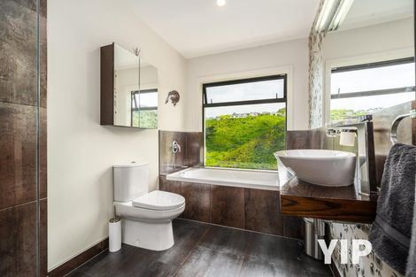 Photo of property in 14 Cromwell Point, Newlands, Wellington, 6037