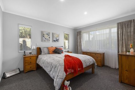 Photo of property in 6 Grace Cove, Aotea, Porirua, 5024
