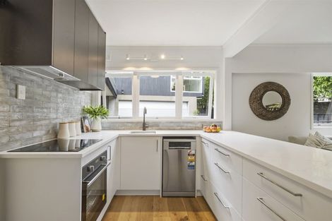 Photo of property in 2/16 Rangitoto Terrace, Milford, Auckland, 0620