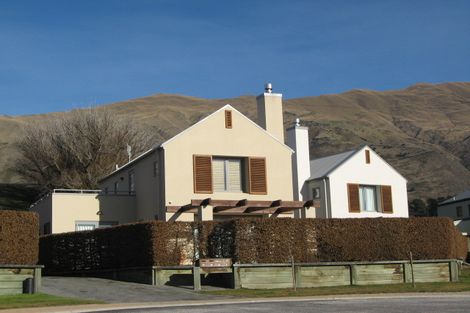 Photo of property in 14 Meadowbrook Place, Wanaka, 9305