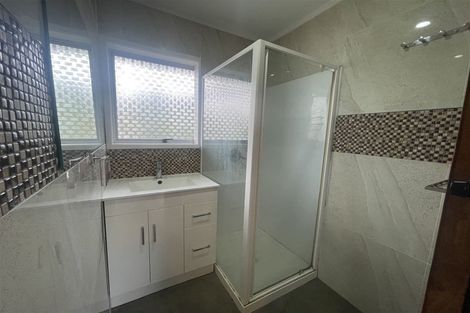 Photo of property in 1/1 Ribblesdale Road, Henderson, Auckland, 0612