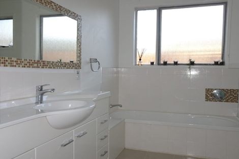 Photo of property in 6 Allington Road, Massey, Auckland, 0614