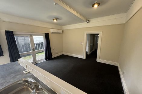Photo of property in 2a Russell Terrace, Newtown, Wellington, 6021