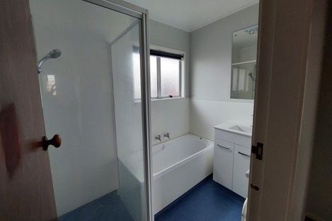 Photo of property in 98 Oakfield Crescent, Pukete, Hamilton, 3200