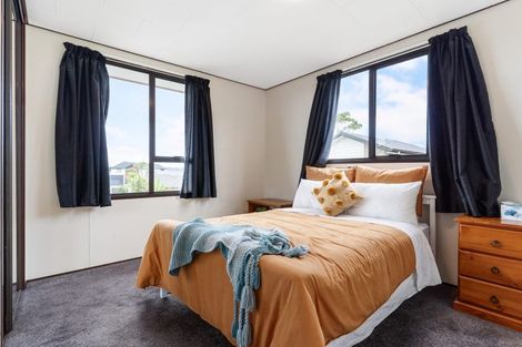 Photo of property in 2b Grenadine Place, Unsworth Heights, Auckland, 0632