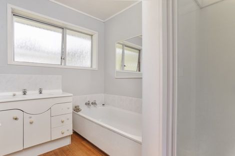 Photo of property in 58 Mayfair Crescent, Mairangi Bay, Auckland, 0630