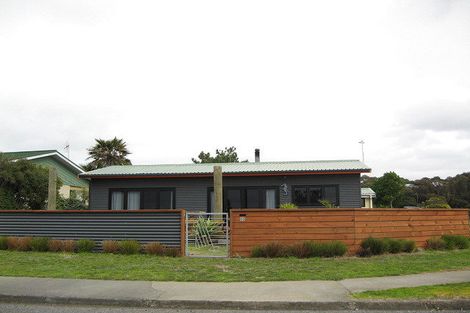 Photo of property in 98 Beach Road, Haumoana, 4102