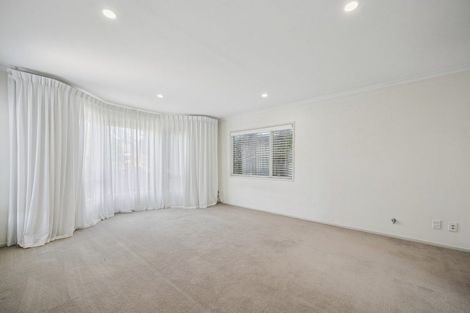 Photo of property in 9 Bennett Grove, Newlands, Wellington, 6037