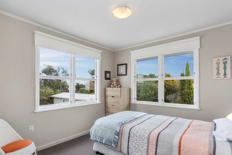 Photo of property in 16 Beach Grove, Omokoroa, 3114