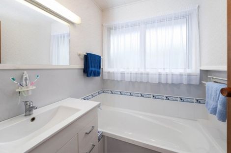 Photo of property in 15 Tawavale Street, Pukehangi, Rotorua, 3015