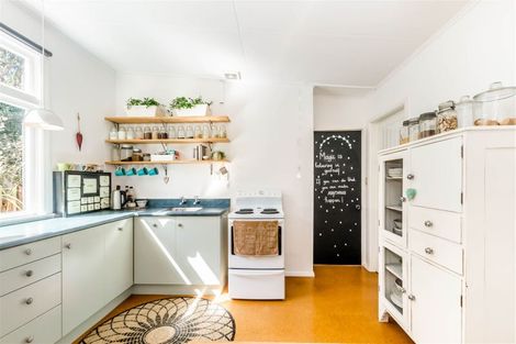 Photo of property in 42 Field Way, Waikanae Beach, Waikanae, 5036