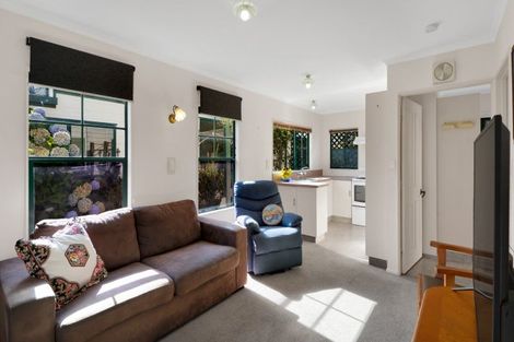 Photo of property in 4/70-76 Whiteley Street, Moturoa, New Plymouth, 4310