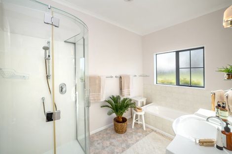 Photo of property in 15 Campbell Drive, Martinborough, 5711