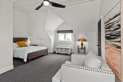 Photo of property in 10 Cobden Road, Bluff Hill, Napier, 4110