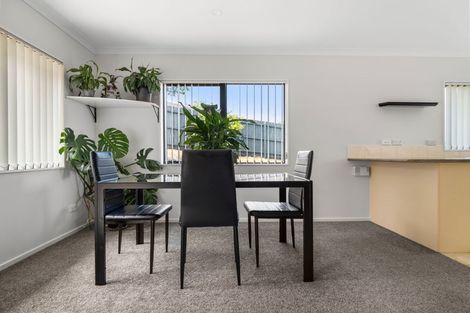 Photo of property in 11 Saralee Drive, Manurewa, Auckland, 2105