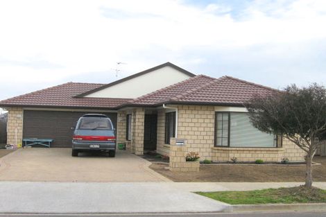 Photo of property in 15 Dalcross Drive, Flat Bush, Auckland, 2016