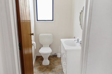 Photo of property in 18 Peter Hall Drive, Kelvin Grove, Palmerston North, 4414