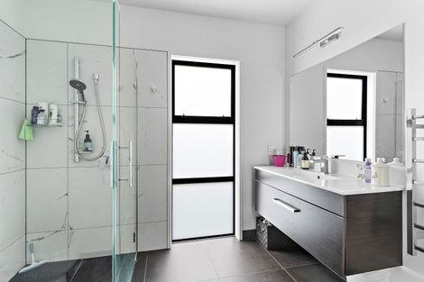 Photo of property in 5 James Kidd Place, Greytown, 5712