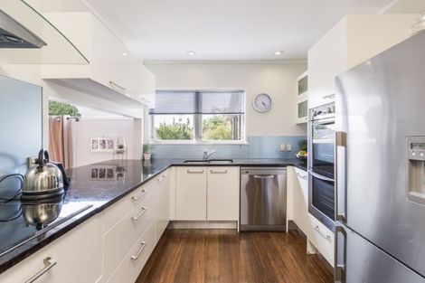 Photo of property in 10 Castleton Street, Birkdale, Auckland, 0626