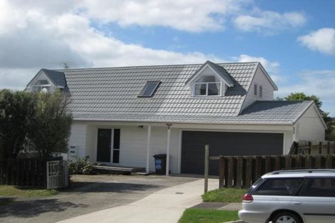 Photo of property in 1a Garadice Road, Rothesay Bay, Auckland, 0630