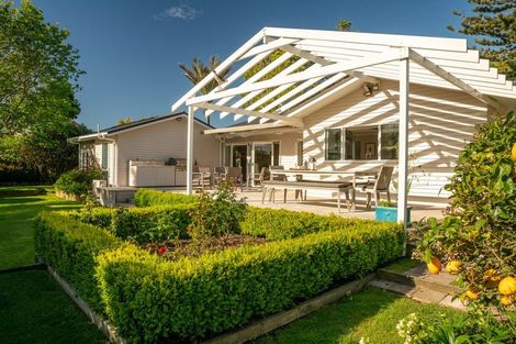 Photo of property in 450 Te Moana Road, Waikanae, 5036