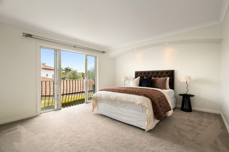 Photo of property in 1 Red Oak Place, Schnapper Rock, Auckland, 0632