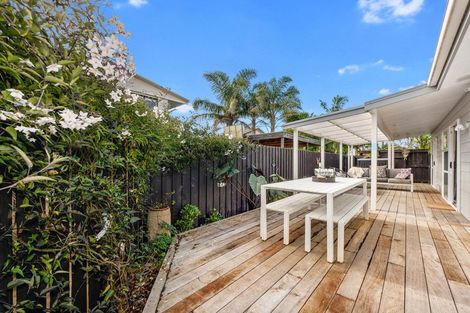 Photo of property in 1/69 Bay Street, Red Beach, 0932