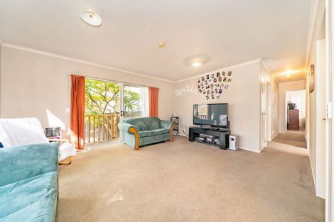 Photo of property in 32 Aniseed Grove, Timberlea, Upper Hutt, 5018