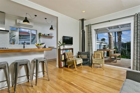 Photo of property in 2/98 Eversleigh Road, Belmont, Auckland, 0622