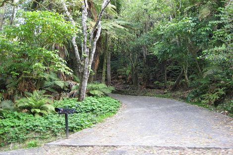 Photo of property in 404 Scenic Drive, Waiatarua, Auckland, 0612