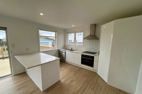 Photo of property in 6 Hurley Place, Kelston, Auckland, 0602