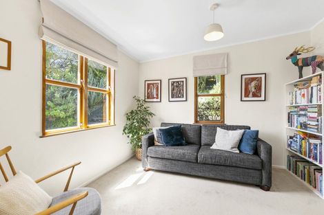 Photo of property in 71 Severn Street, Island Bay, Wellington, 6023