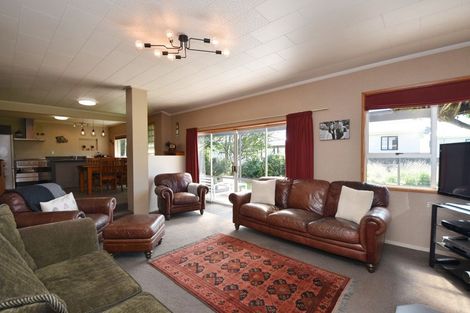 Photo of property in 70 Seaward Road, Edendale, 9825