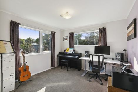 Photo of property in 32 Frobisher Street, Island Bay, Wellington, 6023