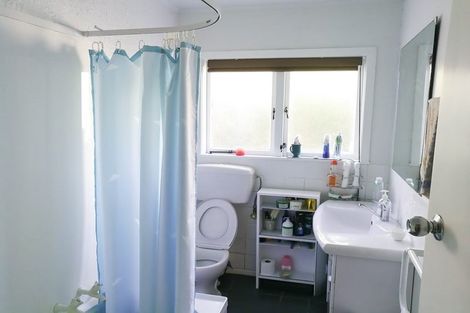 Photo of property in 1/56 Roberts Road, Glenfield, Auckland, 0629