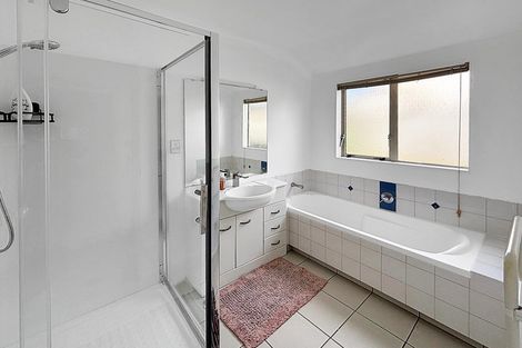 Photo of property in 60 Magic Way, Randwick Park, Auckland, 2105