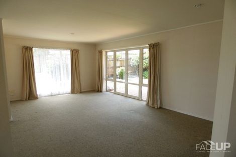 Photo of property in 72 Kingdale Road, Henderson, Auckland, 0610