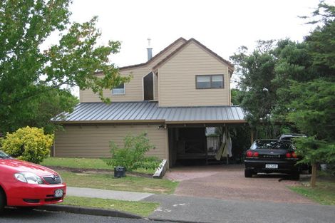 Photo of property in 13 Sartors Avenue, Northcross, Auckland, 0630