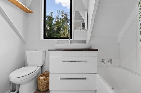 Photo of property in 14b South Lynn Road, Titirangi, Auckland, 0604