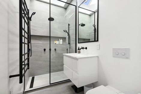 Photo of property in 12 Earls Terrace, Mount Victoria, Wellington, 6011