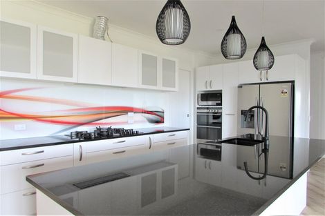 Photo of property in 14 Cessna Way, Newlands, Wellington, 6037