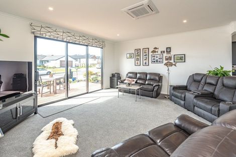 Photo of property in 37 Tirimoana Place, Otamatea, Whanganui, 4501