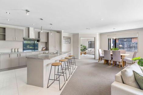 Photo of property in 10 Drumkeen Place, Rosehill, Papakura, 2113