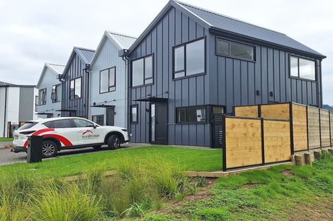 Photo of property in 15 Joseph Bolton Crescent, Wallaceville, Upper Hutt, 5018