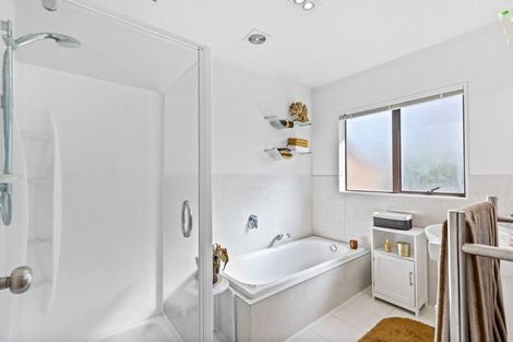 Photo of property in 2/1 Bluefin Way, West Harbour, Auckland, 0618