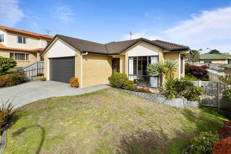 Photo of property in 56 Black Teal Close, Unsworth Heights, Auckland, 0632