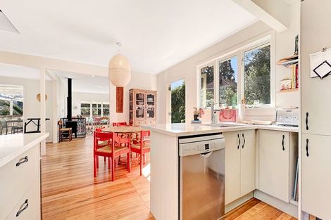 Photo of property in 665 South Titirangi Road, Titirangi, Auckland, 0604