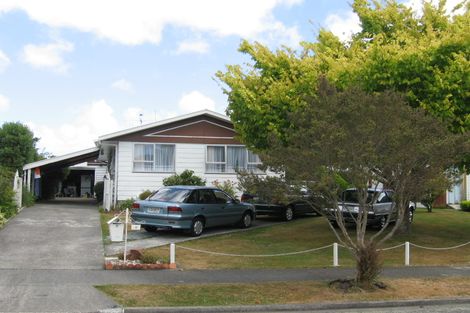 Photo of property in 4 Topeka Grove, Totara Park, Upper Hutt, 5018